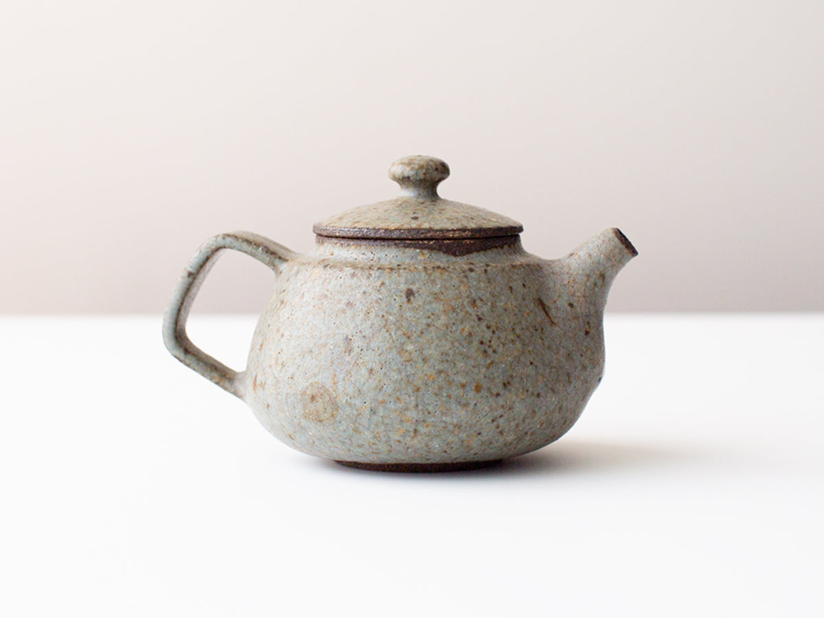 Squared ceramic teapot. Zhang Hao Yan.