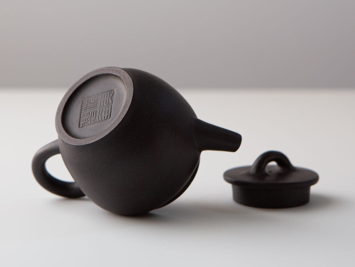 Black Oak Teapot, Hei liao. Zisha.